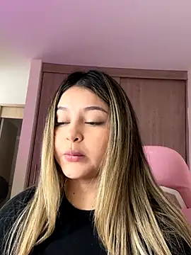 lunablossom  online show from 10-18-25, 03:14