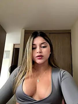 lunablossom  online show from 11-07-25, 10:03