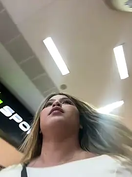 lunablossom  online show from 03-21-25, 12:18