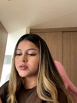 lunablossom  online show from 12-14-25, 09:42