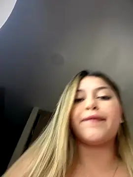 lunablossom  online show from 10-06-25, 11:16