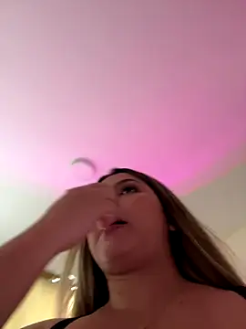 lunablossom  online show from 10-31-25, 09:43