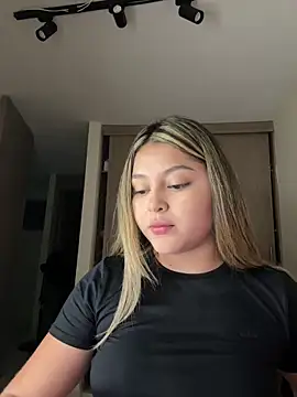 lunablossom  online show from 01-08-26, 03:12