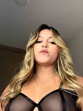 lunablossom  online show from 09-19-25, 10:36