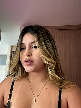 lunablossom  online show from 11-10-25, 09:31