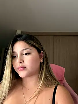 lunablossom  online show from 12-02-25, 01:39