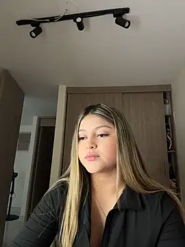 lunablossom  online show from 02-19-26, 10:29