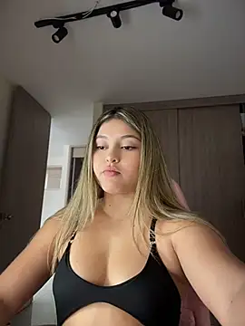 lunablossom  online show from 06-22-26, 10:07