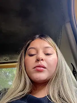 lunablossom  online show from 10-01-25, 08:13