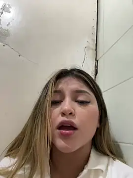 lunablossom  online show from 03-17-25, 03:25