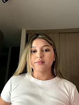 lunablossom  online show from 01-07-26, 12:26