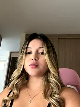 lunablossom  online show from 11-28-25, 08:42