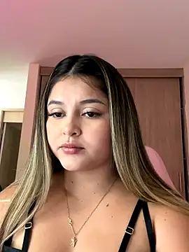 lunablossom  online show from 11-01-25, 06:24