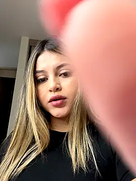 lunablossom  online show from 09-14-25, 03:12