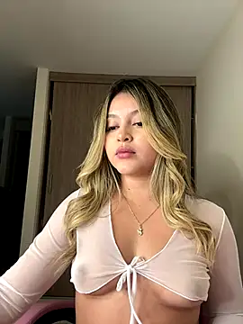 lunablossom  online show from 09-24-25, 11:54