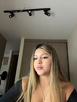 lunablossom  online show from 02-22-26, 10:55