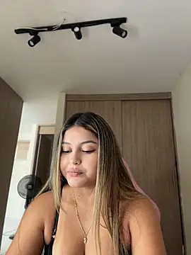 lunablossom  online show from 04-08-26, 08:32