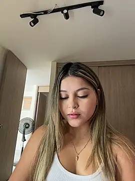 lunablossom  online show from 02-28-26, 06:18