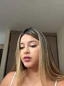 lunablossom  online show from 09-17-25, 08:11