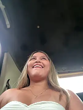 lunablossom  online show from 01-31-26, 08:51