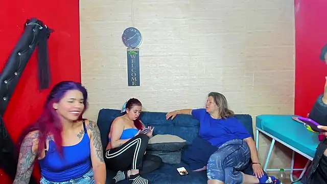 Snapshot of lesbiancuple chatting on 10-03-25, 01:09 lesbiancuple online show from 10-03-25, 01:09