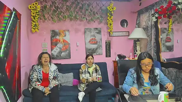 lesbiancuple online show from 04-15-26, 12:10