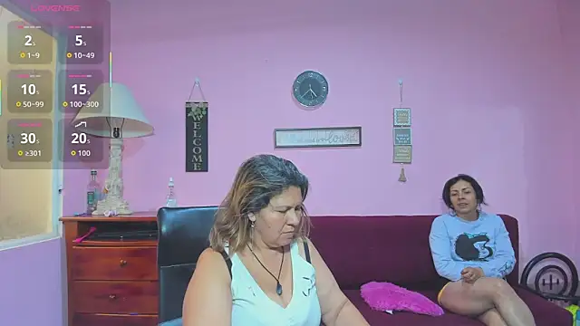 Snapshot of lesbiancuple chatting on 10-07-25, 09:38 lesbiancuple online show from 10-07-25, 09:38