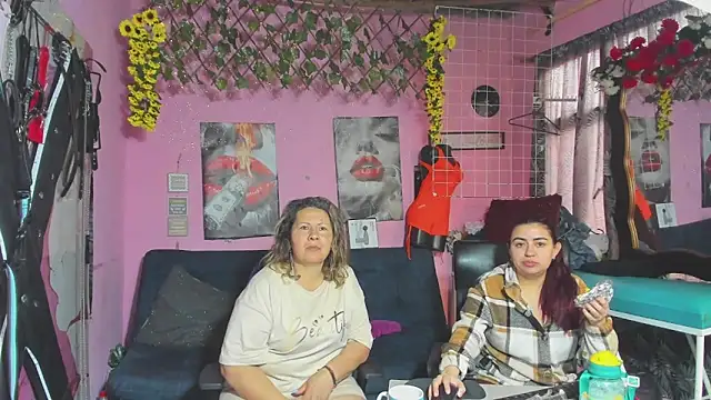 lesbiancuple online show from 05-21-26, 01:08