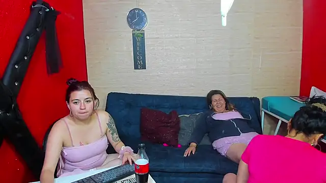 Snapshot of lesbiancuple chatting on 10-02-25, 12:58 lesbiancuple online show from 10-02-25, 12:58