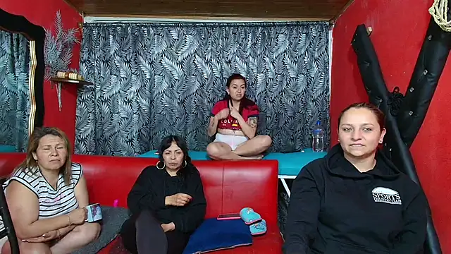 Snapshot of lesbiancuple chatting on 03-21-25, 03:33 lesbiancuple online show from 03-21-25, 03:33