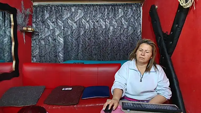Snapshot of lesbiancuple chatting on 03-20-25, 12:30 lesbiancuple online show from 03-20-25, 12:30