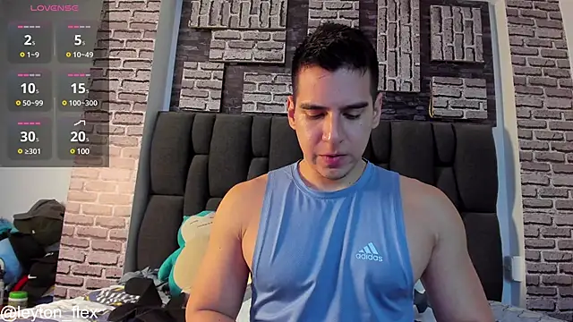 Snapshot of leyton_flex chatting on 02-22-25, 01:22 leyton flex online show from 02-22-25, 01:22