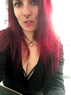 LunaMoongirl online show from 11-04-25, 02:32