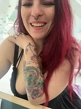 LunaMoongirl online show from 12-18-25, 11:03