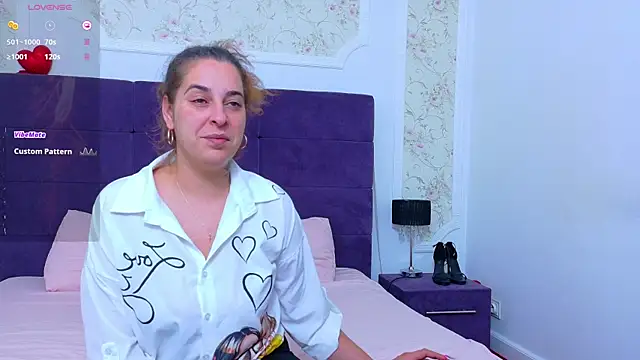 Snapshot of KarinaNoir chatting on 07-09-26, 03:51 KarinaNoir online show from 07-09-26, 03:51