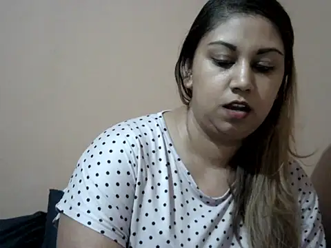 Snapshot of bellachow10 chatting on 01-10-26, 08:37 bellachow10 online show from 01-10-26, 08:37