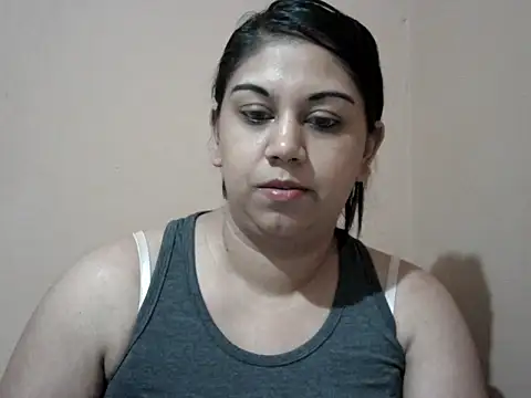 Snapshot of bellachow10 chatting on 05-16-26, 06:51 bellachow10 online show from 05-16-26, 06:51