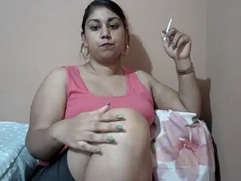 Snapshot of bellachow10 chatting on 12-22-25, 12:27 bellachow10 online show from 12-22-25, 12:27