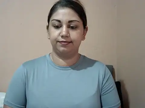 Snapshot of bellachow10 chatting on 01-15-26, 10:29 bellachow10 online show from 01-15-26, 10:29