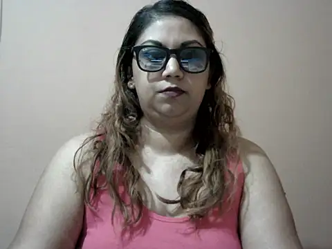 Snapshot of bellachow10 chatting on 10-27-25, 07:31 bellachow10 online show from 10-27-25, 07:31