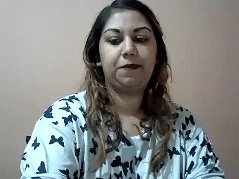 Snapshot of bellachow10 chatting on 10-28-25, 06:34 bellachow10 online show from 10-28-25, 06:34