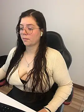 Snapshot of kayortiiz chatting on 07-15-26, 05:42 kayortiiz online show from 07-15-26, 05:42