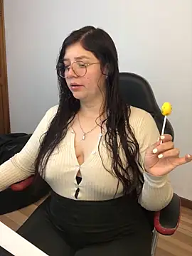 kayortiiz online show from 05-12-26, 11:11