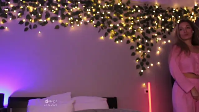 Blondie Bunny online show from 11-23-25, 04:11