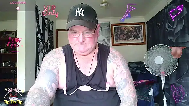 Snapshot of HOTANAL chatting on 06-18-26, 02:32 HOTANAL online show from 06-18-26, 02:32