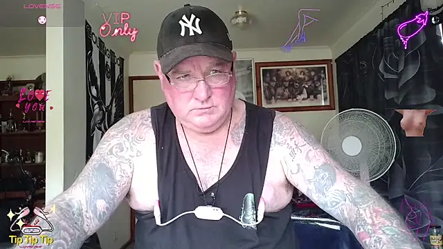 Snapshot of HOTANAL chatting on 06-15-26, 02:56 HOTANAL online show from 06-15-26, 02:56