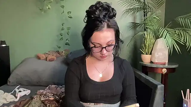 Snapshot of sweetandwet_daddy chatting on 10-03-25, 01:56 sweetandwet daddy online show from 10-03-25, 01:56