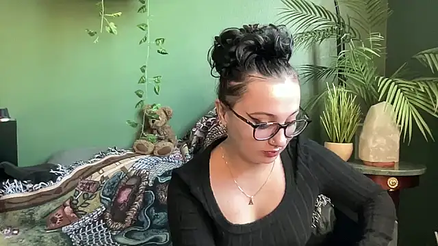 Snapshot of sweetandwet_daddy chatting on 10-04-25, 03:24 sweetandwet daddy online show from 10-04-25, 03:24