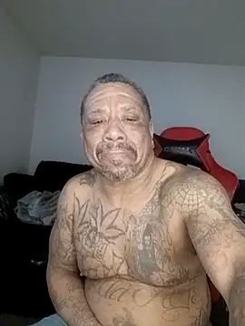 Snapshot of yellowwetfox chatting on 02-25-26, 02:17 yellowwetfox online show from 02-25-26, 02:17