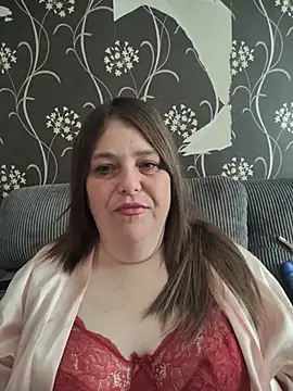 Snapshot of HouseWifeWhore_Milf chatting on 06-29-26, 02:28 HouseWifeWhore Milf online show from 06-29-26, 02:28